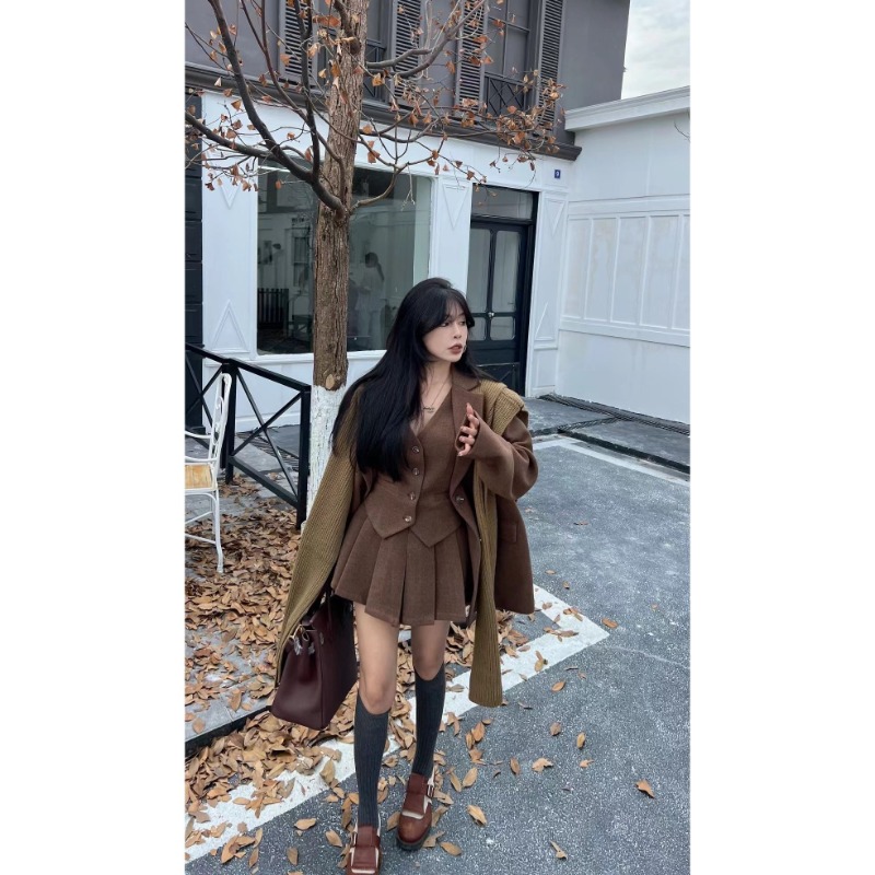 طقم نسائي فاخر من ثلاث قطع من  - مراجعة Winter Clothing Items وسعره