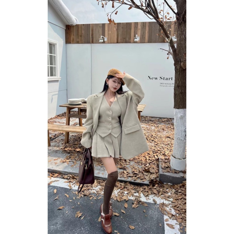 طقم نسائي فاخر من ثلاث قطع من  - مراجعة Winter Clothing Items وسعره