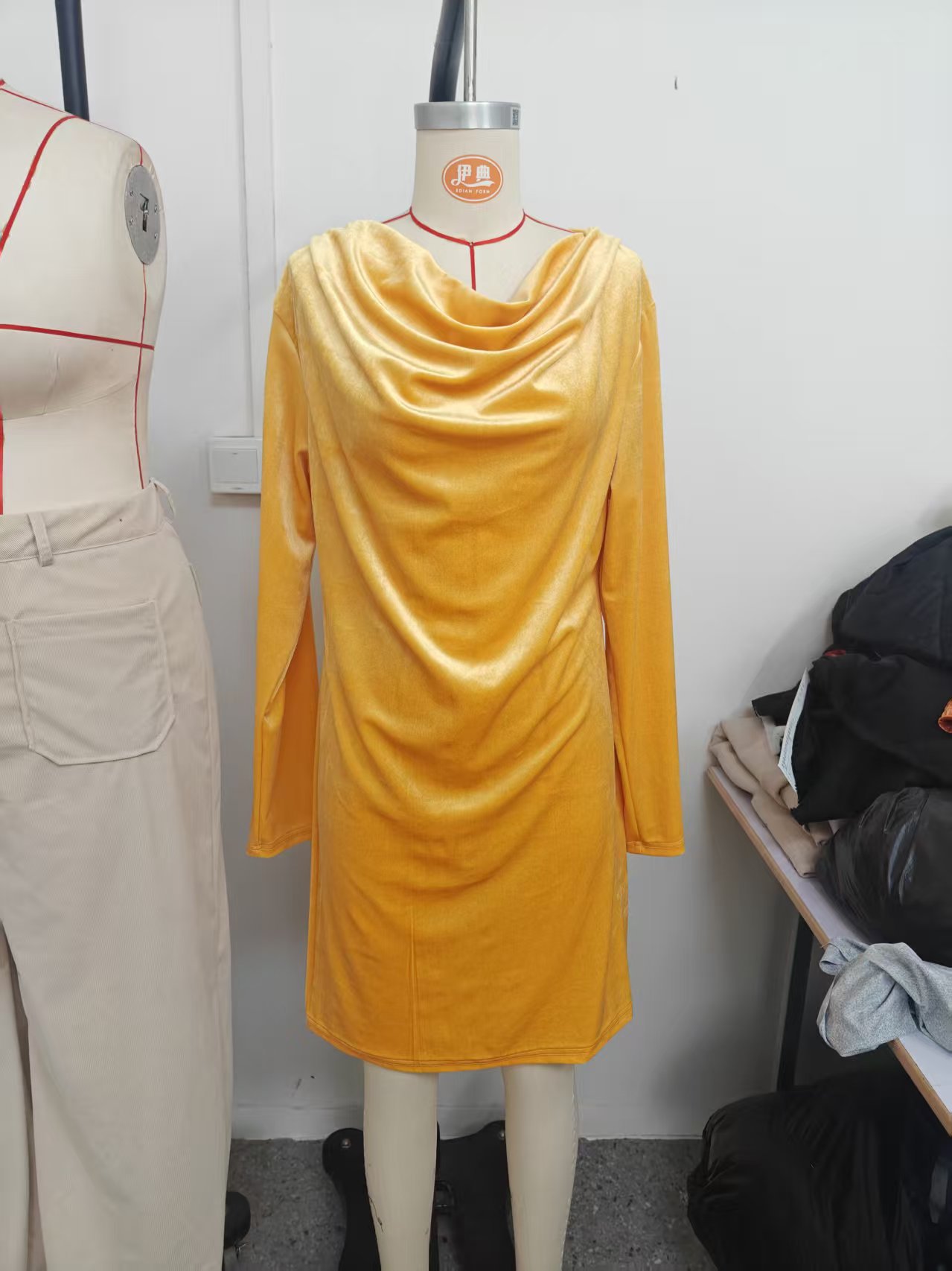 أزياء خريف وشتاء 2026 للنساء:  - مراجعة Winter Clothing Colors 2026 وسعره