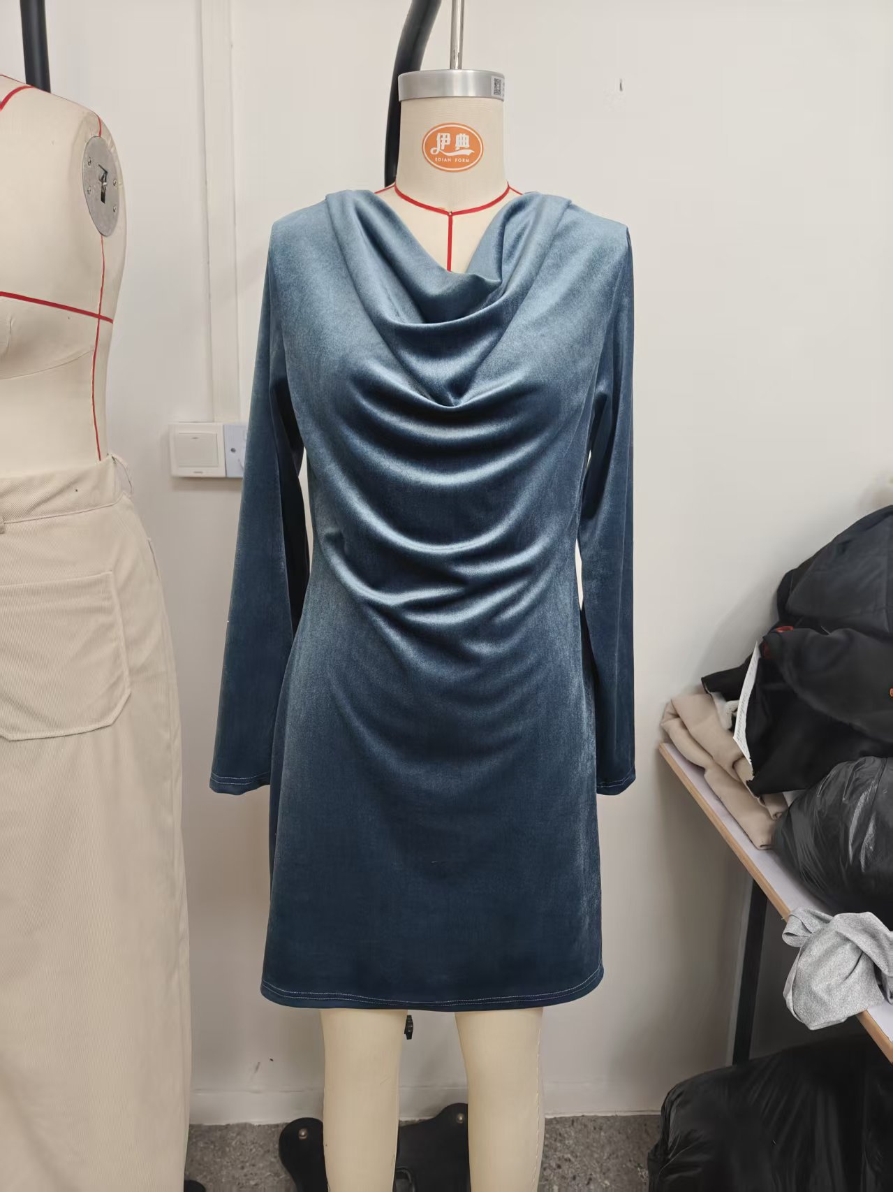 أزياء خريف وشتاء 2026 للنساء:  - مراجعة Winter Clothing Colors 2026 وسعره